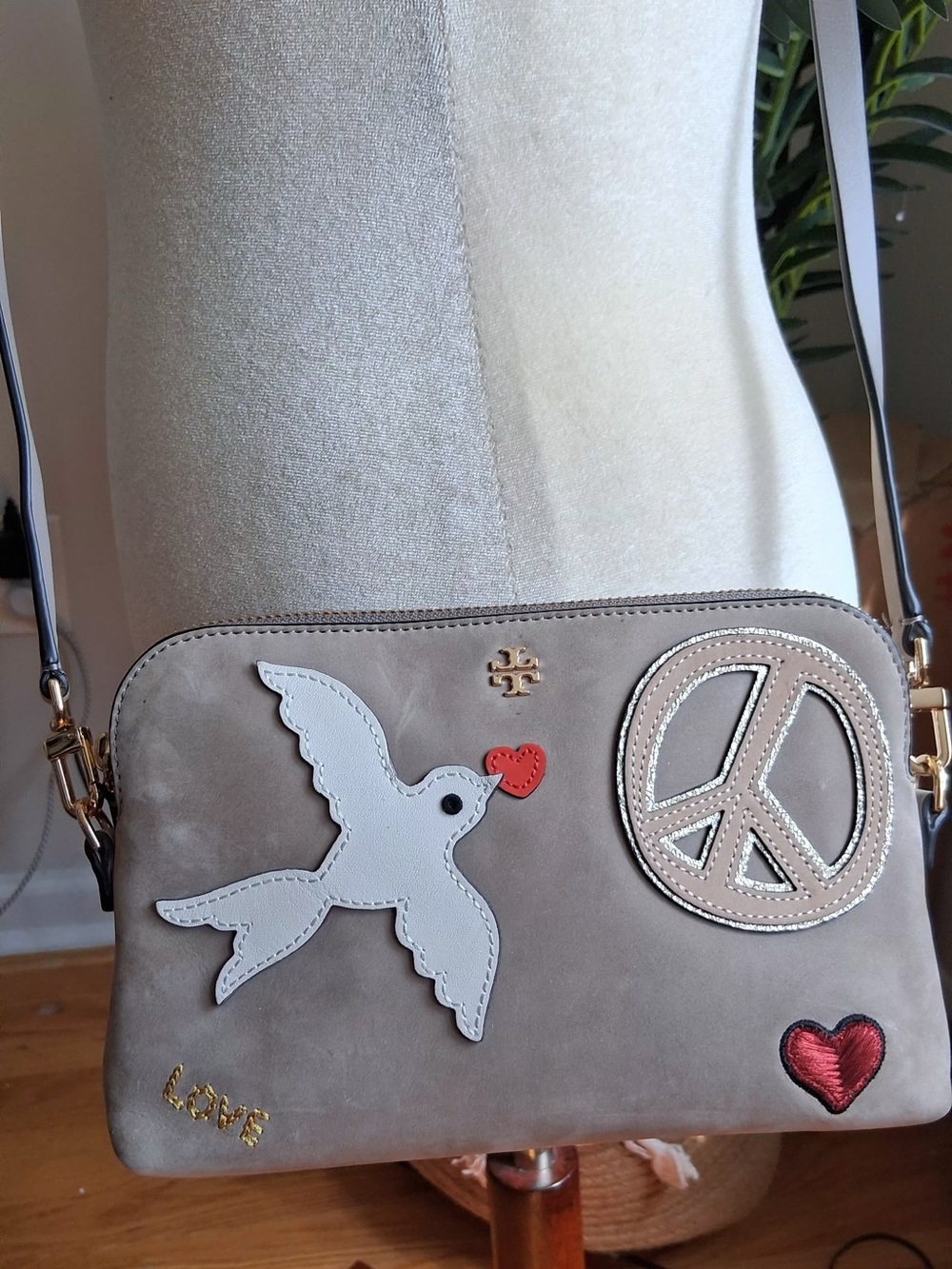 TORY BURCH PEACE LOVE CROSSBODY BAG EXC CONDITION - Picture 5 of 12